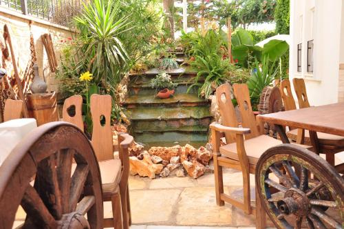 a garden with a pond and a table and chairs at Belle Ocean Apart Otel in Alanya
