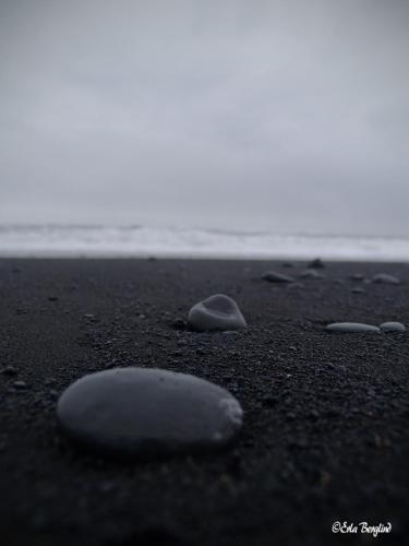 a group of rocks sitting on the beach at Uxahryggur in Hvolsvöllur