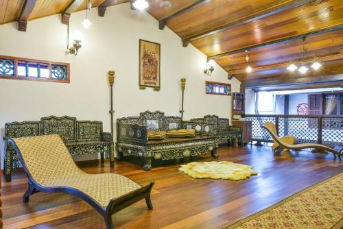 a living room filled with furniture and a wooden floor at 5 Heeren Museum Residence in Melaka