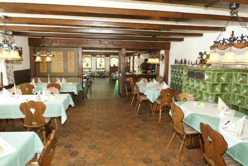 Un restaurante u otro lugar para comer en SchöpPerle