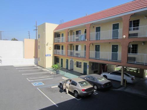 an apartment building with cars parked in a parking lot at Starlight Inn, Valley Blvd - Downtown LA in Los Angeles