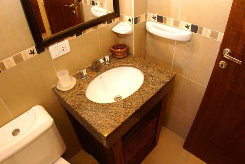 Et badeværelse på Namaste casas de mar