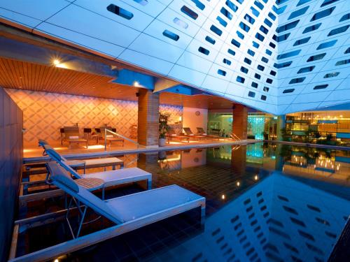 a hotel with a swimming pool and a hotel at LiT BANGKOK Hotel in Bangkok