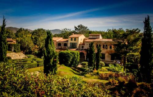 a large house with a garden and trees at La Toscana in Suan Phung