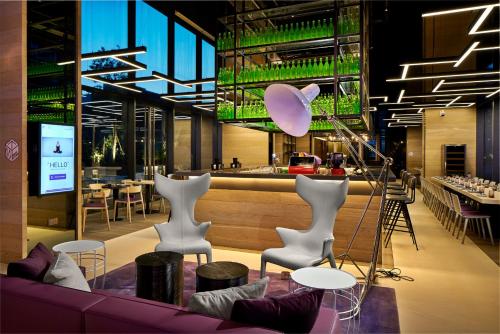 Et opholdsområde på YOTEL Singapore Orchard Road