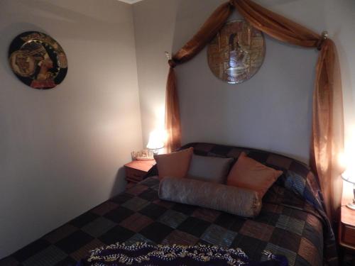 
A bed or beds in a room at R on the Downs BnB & Cottages
