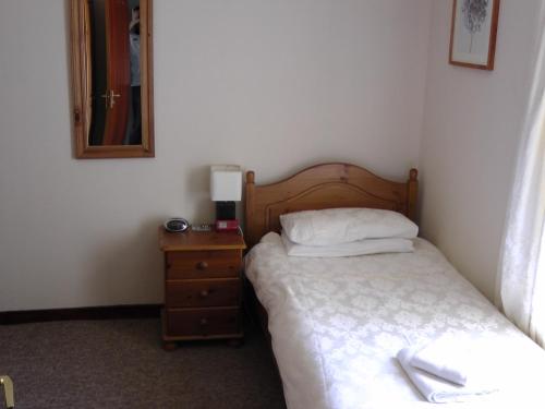 Katil atau katil-katil dalam bilik di Beeches Guest House