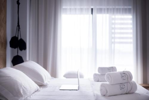 Ένα ή περισσότερα κρεβάτια σε δωμάτιο στο Sunday Boutique Hotel
