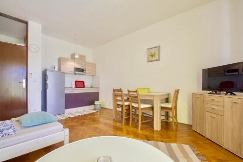 a kitchen and dining room with a table and chairs at Lux dodo in Dramalj