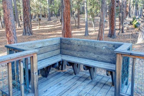 Gambar di galeri bagi 81 Ashbaugh Meadow di North Wawona