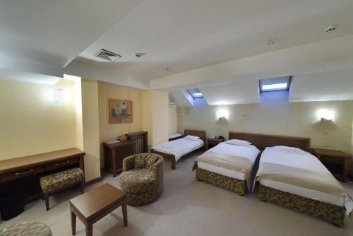 Un pat sau paturi într-o cameră la Hotel Prestige