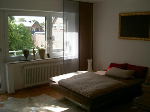 a bedroom with a bed in front of a window at Ferienwohnung Globetrotter in Horstmar