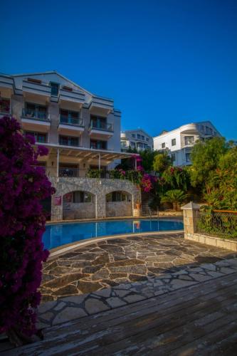 Бассейн в Korsanada Hotel или поблизости