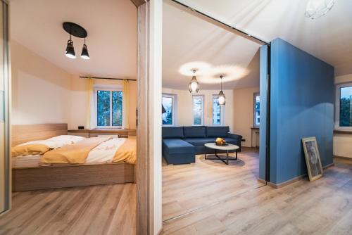 Posteľ alebo postele v izbe v ubytovaní Apartament Bujwida od WroclawApartament-pl