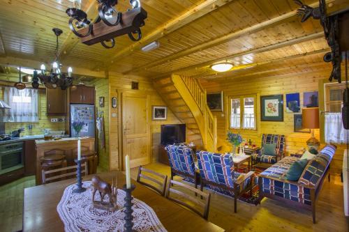 a living room with a table and chairs in a cabin at Ricky Chalet Near Troodos in Spilia