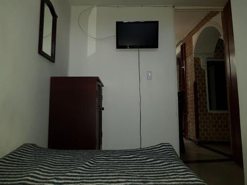 Μια τηλεόραση ή/και κέντρο ψυχαγωγίας στο Hostal Balcony