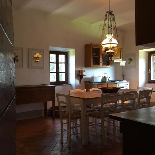 Η κουζίνα ή μικρή κουζίνα στο Agriturismo Montecalvo