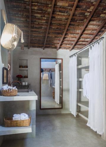 a dressing room with a mirror at Casa Lola in Trancoso