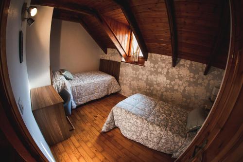 A bed or beds in a room at La Borda de Garbi