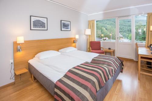 Voodi või voodid majutusasutuse Kinsarvik Fjordhotel toas