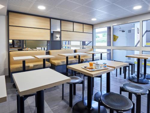 Εστιατόριο ή άλλο μέρος για φαγητό στο B&B HOTEL Cherbourg