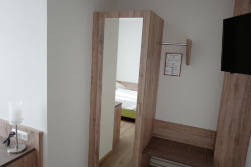 Postel nebo postele na pokoji v ubytování Hotel Stern
