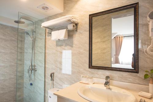 ห้องน้ำของ Dinh Elegant Hanoi Hotel