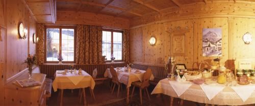 ห้องอาหารหรือที่รับประทานอาหารของ Hotel Stülzis