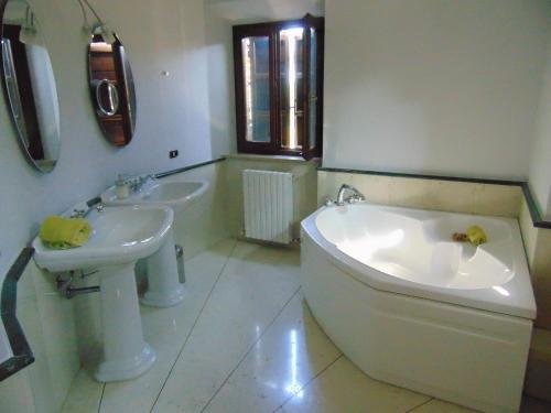 Um banheiro em Villa delle Fonti di Portonovo