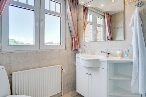 Ett badrum på Hotel Sønderborg Garni