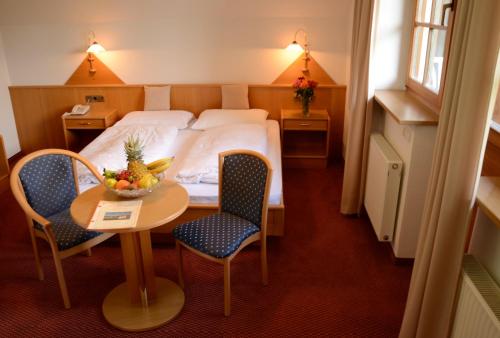 Postel nebo postele na pokoji v ubytování Hotel Lengsteinerhof