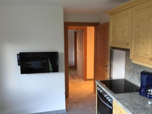 a kitchen with a sink and a microwave at Alpenrose-Apart in Nauders