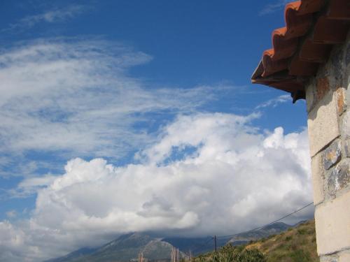 a view of a cloudy sky with mountains in the background at Katafigio Holiday Homes in Riglia