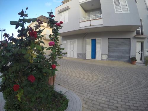 El edificio en el que está la casa vacacional
