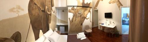 a bathroom with a mural of a tiger on the wall at Giro nel mondo in Catania