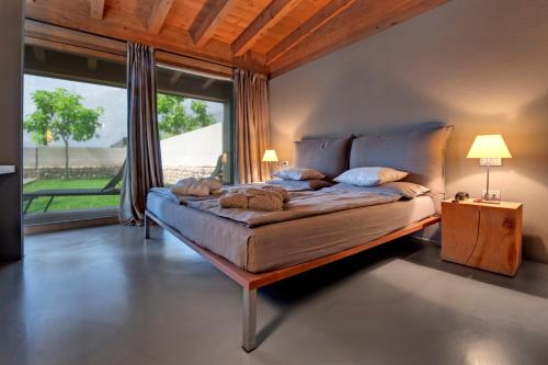 A bed or beds in a room at Vivere Suites & Rooms