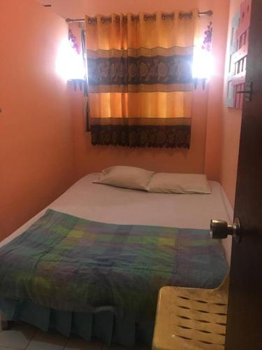Postel nebo postele na pokoji v ubytování Adchara Mansion