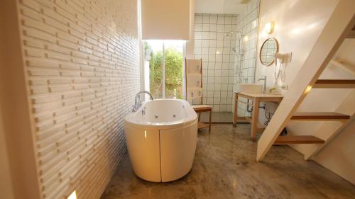 Ένα μπάνιο στο Milano Huahin