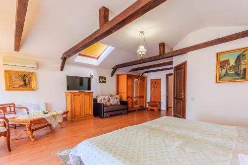 TV a/nebo společenská místnost v ubytování Hotel Bielmann
