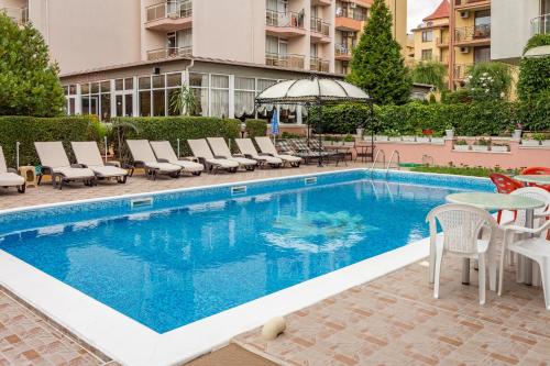 Басейн в Family Hotel Venera або поблизу