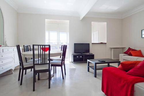 Central and Spacious Family Apartment