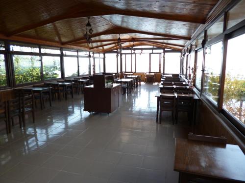 Restoran atau tempat lain untuk makan di Istanbul Yildiz Hotel