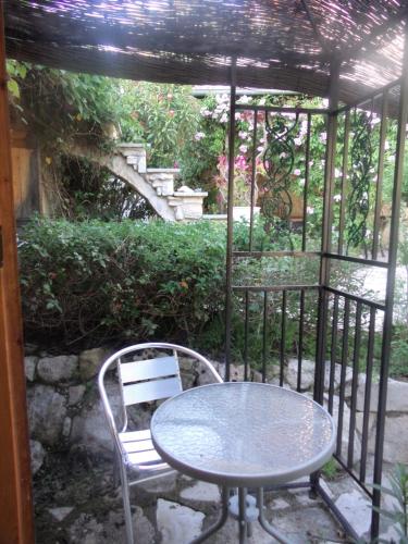 Μπαλκόνι ή βεράντα στο Oleander Stone House