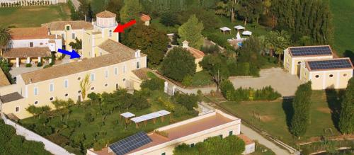 an aerial view of a large house with solar panels at Farmstay La Morella in Battipaglia