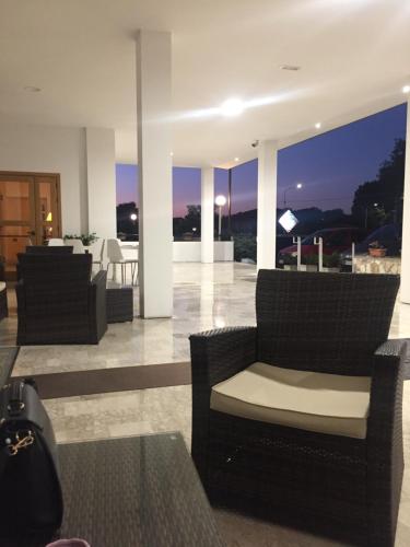 a living room with two chairs and a table at Hotel Vallisdea in Sala Consilina