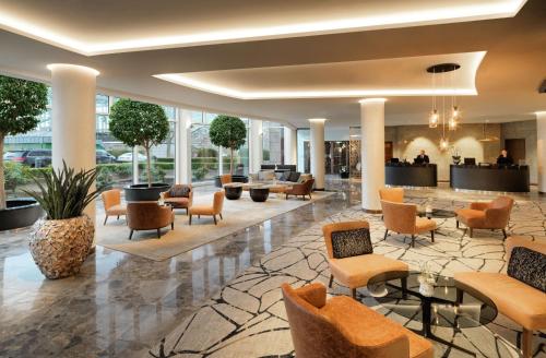 Uma área de estar em Hyatt Regency Köln