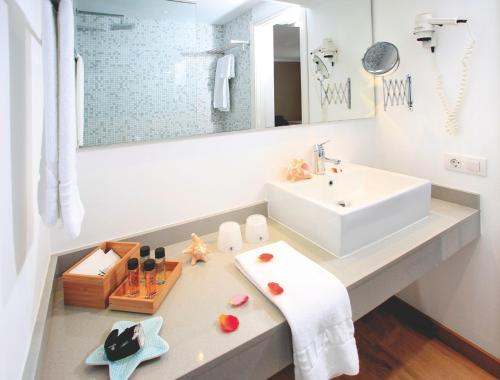 Koupelna v ubytování Apartamentos Bellamar