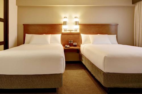 two beds in a hotel room next to each other at Hyatt Place Columbus/OSU in Columbus