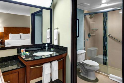 Bilik mandi di Hyatt Place Memphis Primacy Parkway