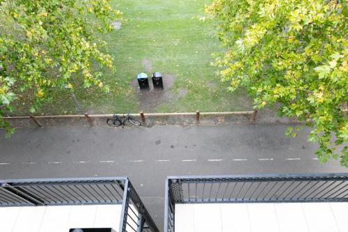 Imagen de la galería de Penthouse 5 mins walk to City Centre & Colleges with Balcony & Sleeps 6, en Cambridge